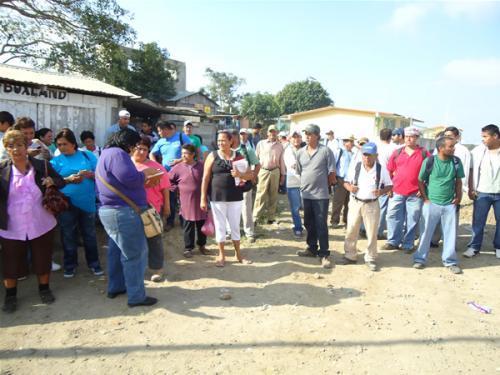 Protestan trabajadores de confianza de servicios públicos